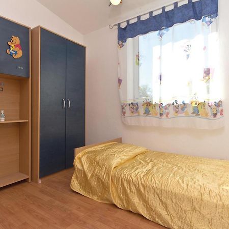 3 Bedroom Gorgeous Apartment In Marčana Exteriör bild