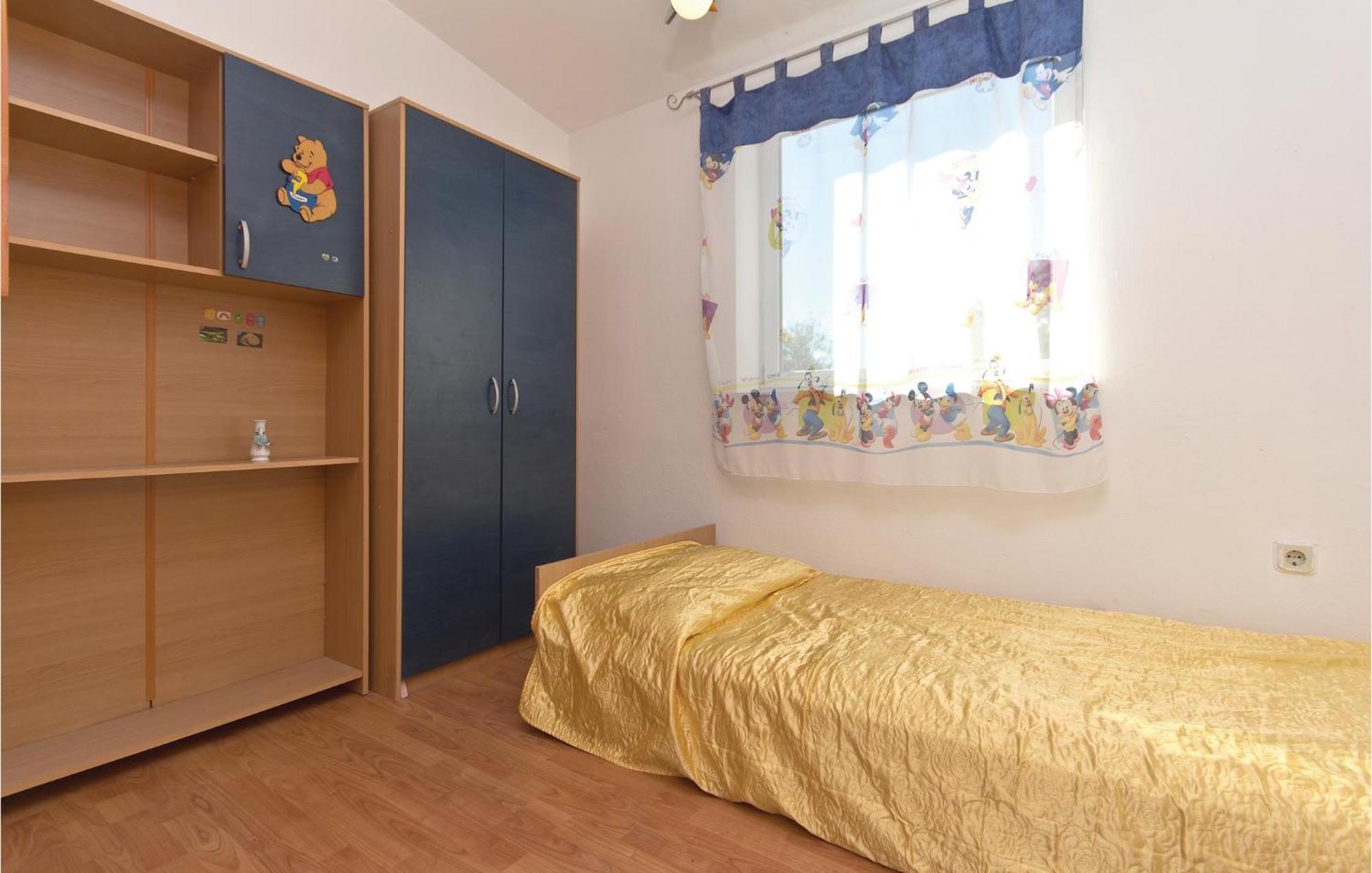 3 Bedroom Gorgeous Apartment In Marčana Exteriör bild
