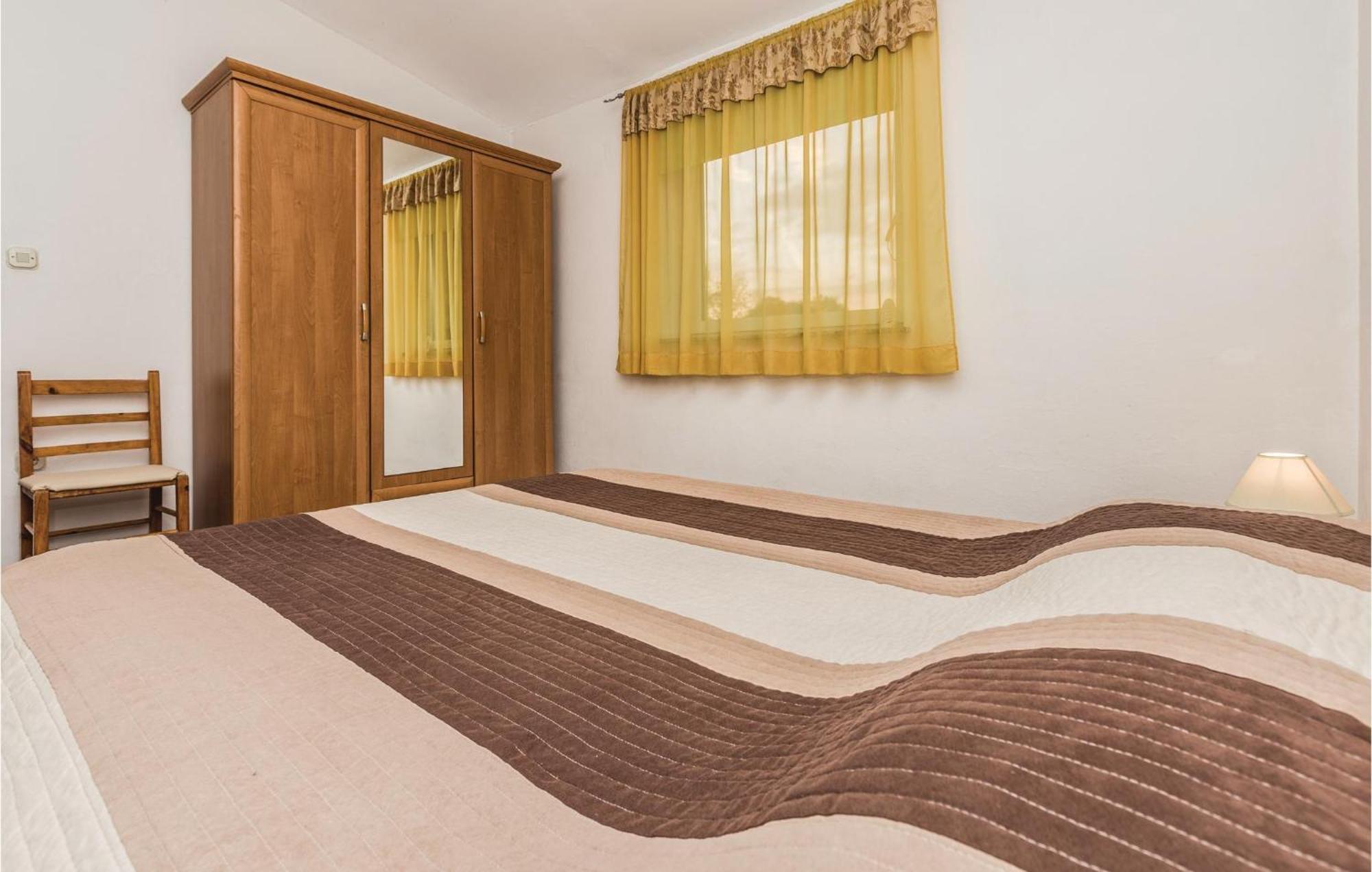 3 Bedroom Gorgeous Apartment In Marčana Exteriör bild