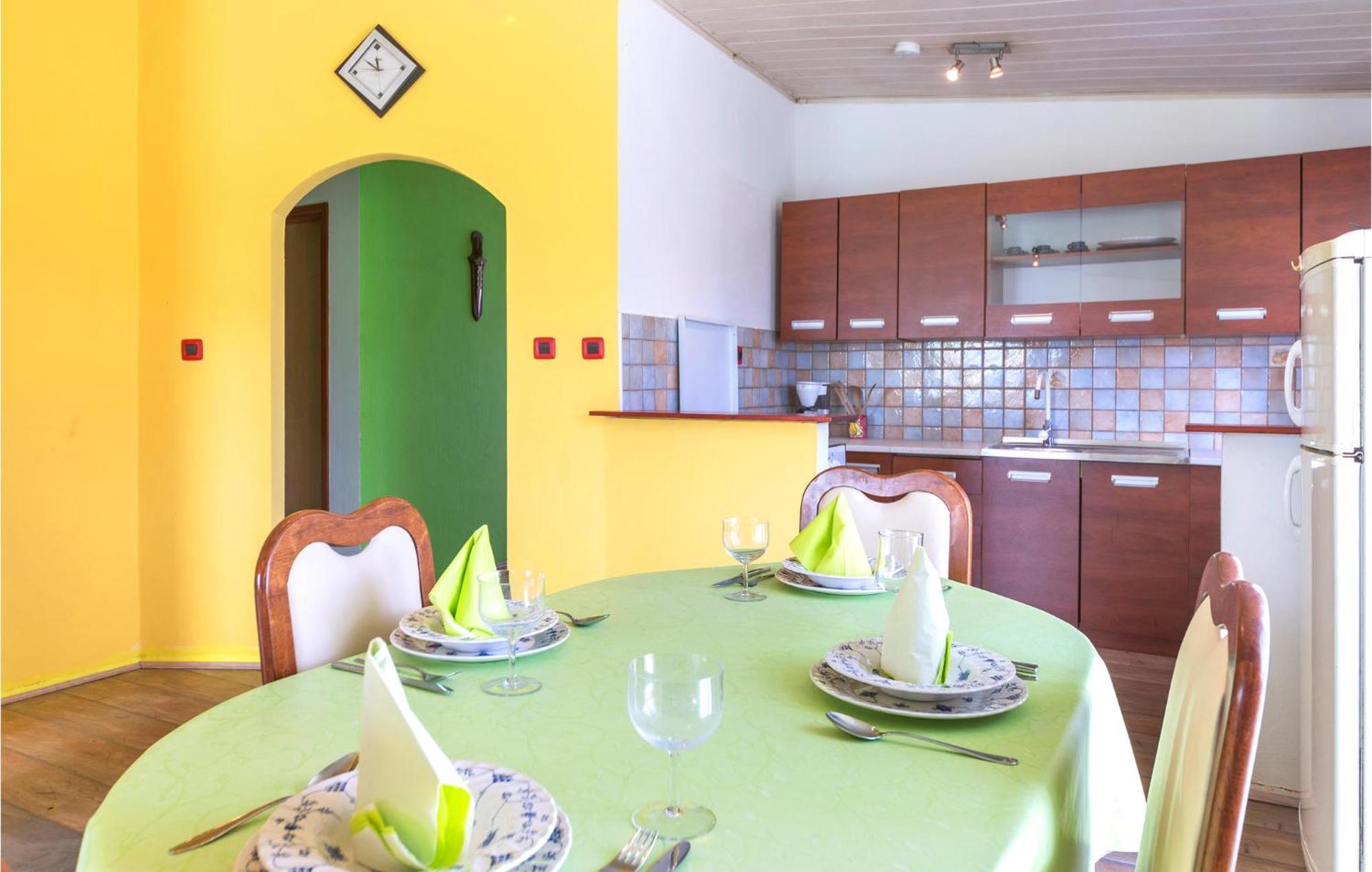 3 Bedroom Gorgeous Apartment In Marčana Exteriör bild