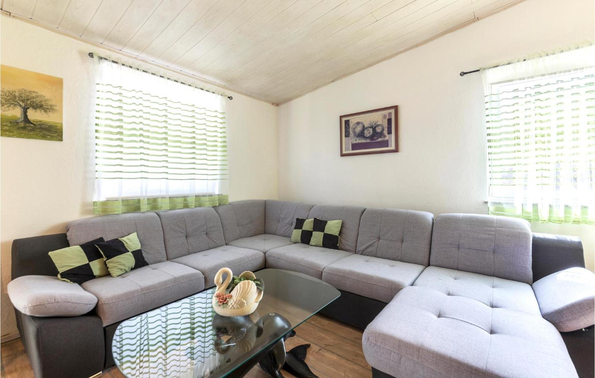 3 Bedroom Gorgeous Apartment In Marčana Exteriör bild