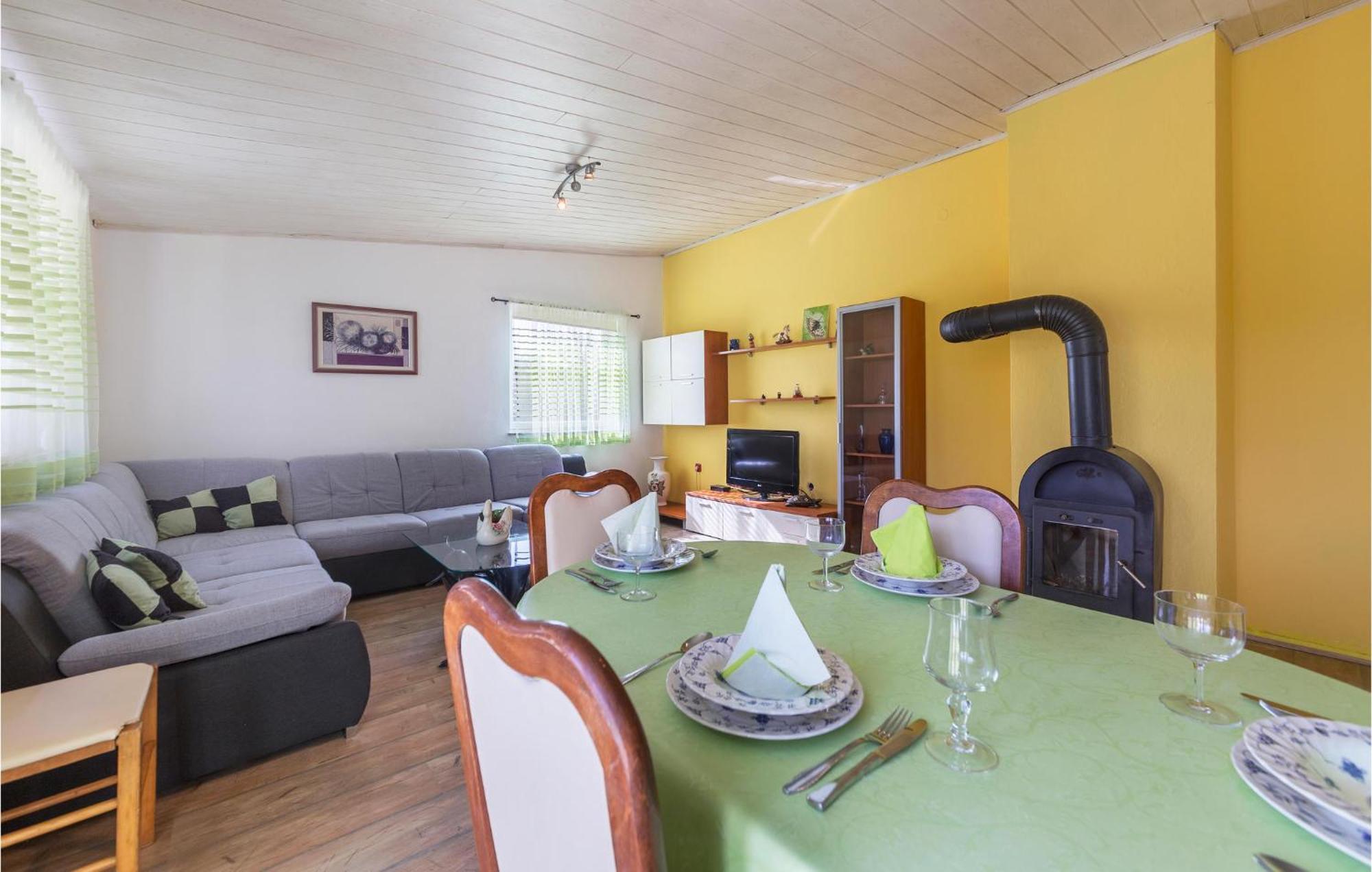 3 Bedroom Gorgeous Apartment In Marčana Exteriör bild